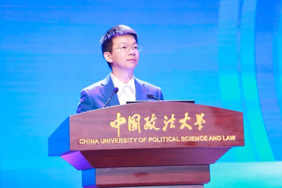 廖鴻程主任在首屆新生代律師高端論壇上發(fā)表主題演講：新生代律師的特質(zhì)、傳承與創(chuàng)新